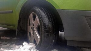 За неправильні шини українських водіїв штрафуватимуть